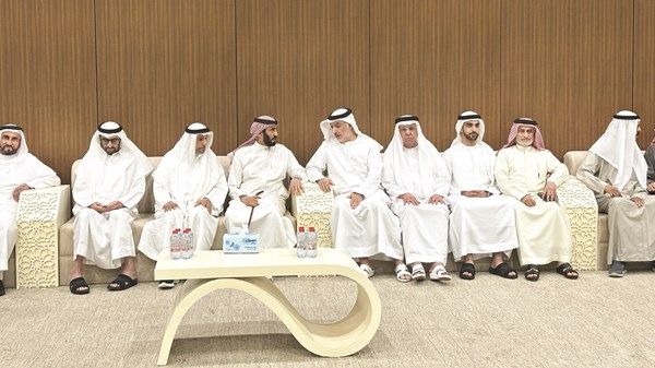 طالب وأحمد بن صقر يعزيان في وفاة زوجة سلطان الشريف الزعابي