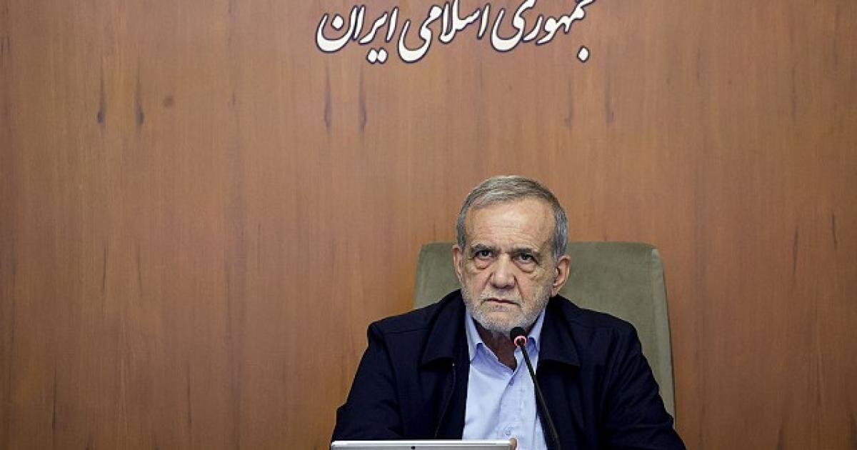 الرئيس الإيراني يتوعّد بالانتقام لاغتيال خامنئي