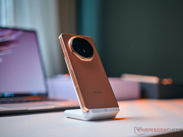 تكنولوجيا: هونر ماجيك في 6: تجربة عملية للهاتف القابل للطي الجديد الذي يتفوق على سامسونج جالاكسي زي فولد 7 #MWC 2026