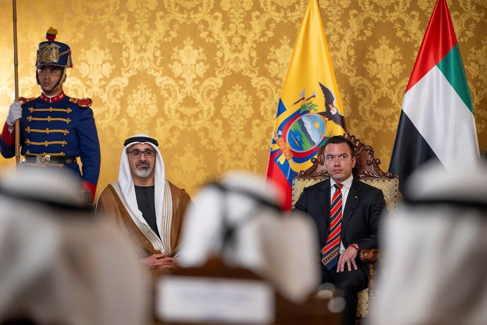 رئيس جمهورية الإكوادور يمنح ولي عهد أبوظبي وسام الاستحقاق الوطني