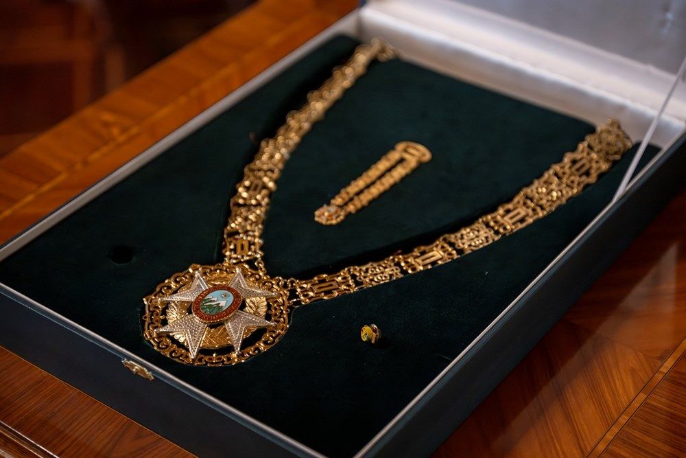 رئيس جمهورية الإكوادور يمنح ولي عهد أبوظبي وسام الاستحقاق الوطني