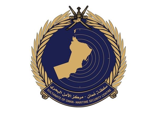 إصابة 4 أشخاص باستهداف ناقلة نفط قبالة سواحل سلطنة عمان