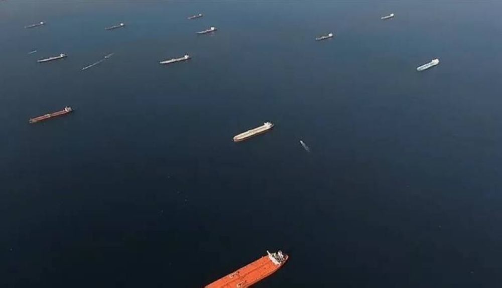 مئات الناقلات تتكدس في الخليج مع تصاعد الحرب