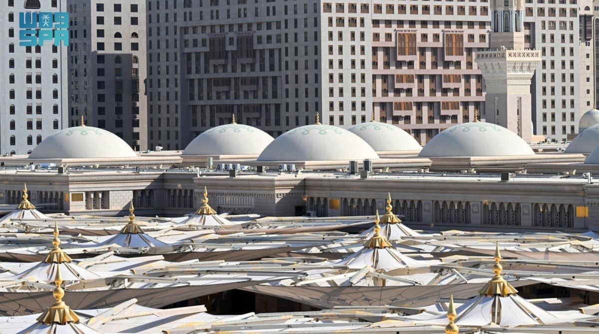 مظلات المسجد النبوي.. 
هندسة متحركة تظلل أكثر من 228 ألف مصل
