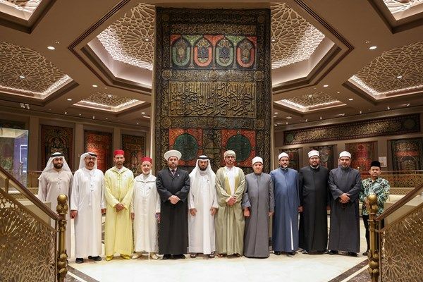 العلماء الضيوف" يشيدون بدور مجمع القرآن الكريم بالشارقة