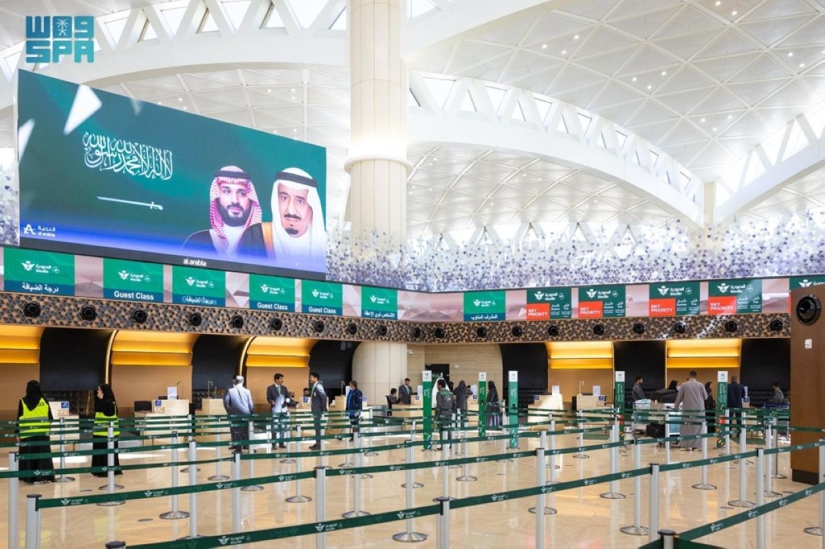 نجاح تنفيذ أكبر عملية مناقلة للصالات 
في مطار الملك خالد الدولي