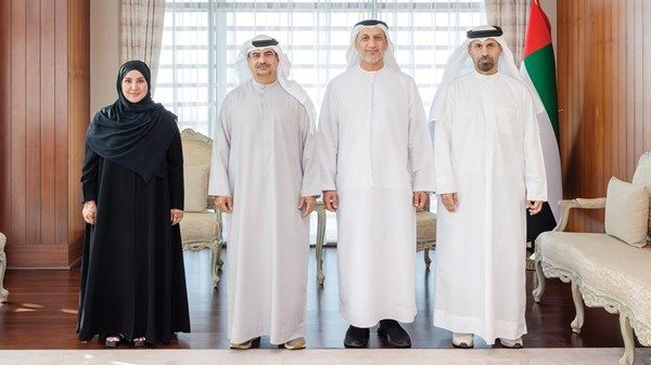 «قضاء أبوظبي» تعتمد كُتّاب عدل لدى مؤسسة خليفة الإنسانية