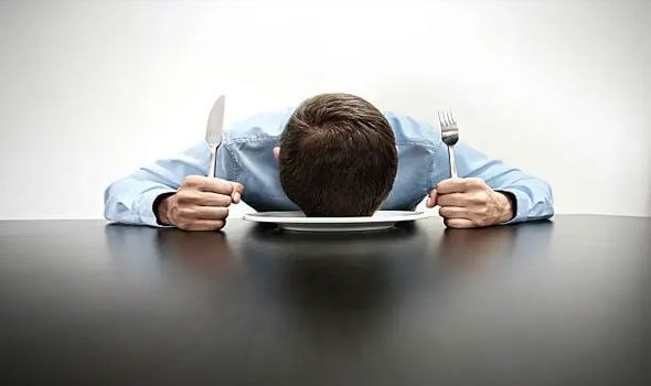 دراسة علمية تكشف آليات الدماغ وراء الشعور بالجوع المفرط