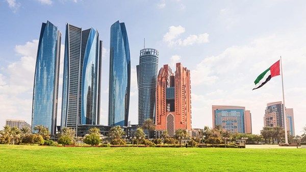 خبراء ورؤساء شركات لـ «الاتحاد»: الأُسس القوية والمرونة العالية تمكّن الاقتصاد من التغلب على التطورات الجيوسياسية