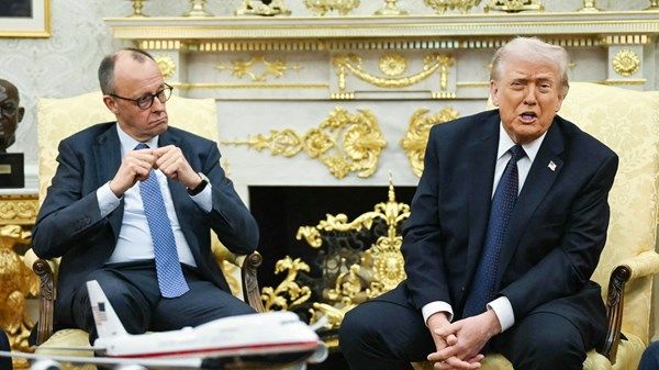 ترامب وميرتس يبحثان الوضع في أوكرانيا