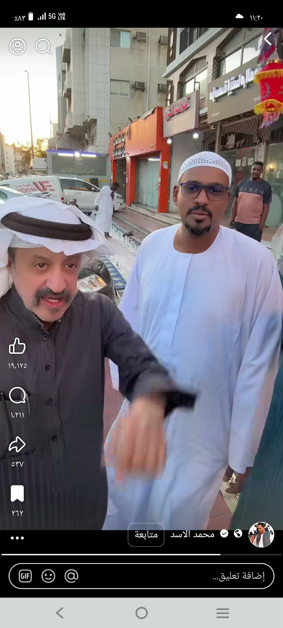 شاهد بالصورة والفيديو.. سوداني بالمملكة يقيم مائدة إفطار كبيرة تقديراً لمواطن سعودي محب للشعب السوداني والجمهور: (رفعت رأسنا يا كارب)