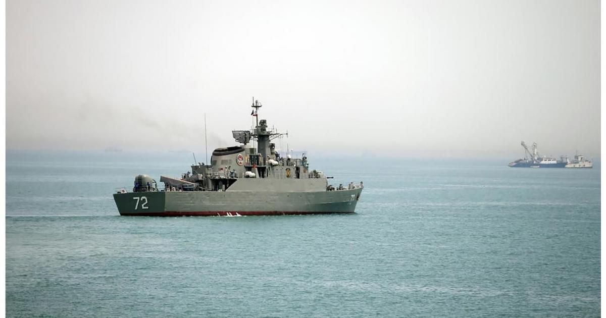 غرق فرقاطة إيرانية قبالة سريلانكا وإنقاذ البحارة