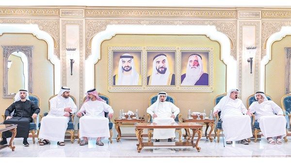 حاكما عجمان وأم القيوين يواصلان استقبال المهنئين بشهر رمضان المبارك