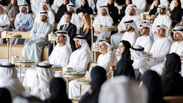 نهيان بن زايد يحضر جلسة بعنوان «دروس من فكر الوالد المؤسس في التعاون»