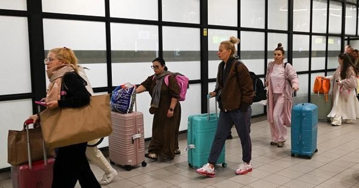 روسيا تجلي النساء والأطفال من سفارتها في إيران