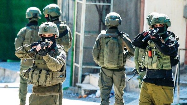 إسرائيل تقتحم عشرات المدن والبلدات بالضفة الغربية