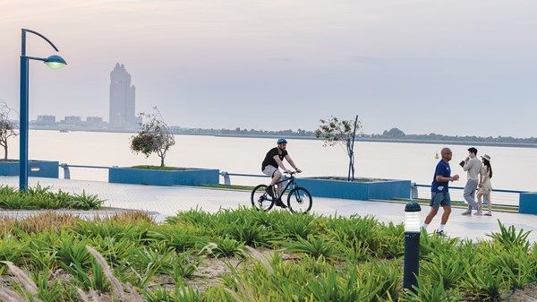 جولة «الاتحاد» في العاصمة أبوظبي ترصد الأجواء: الإمارات دار أمن وأمان وسلام وحياة