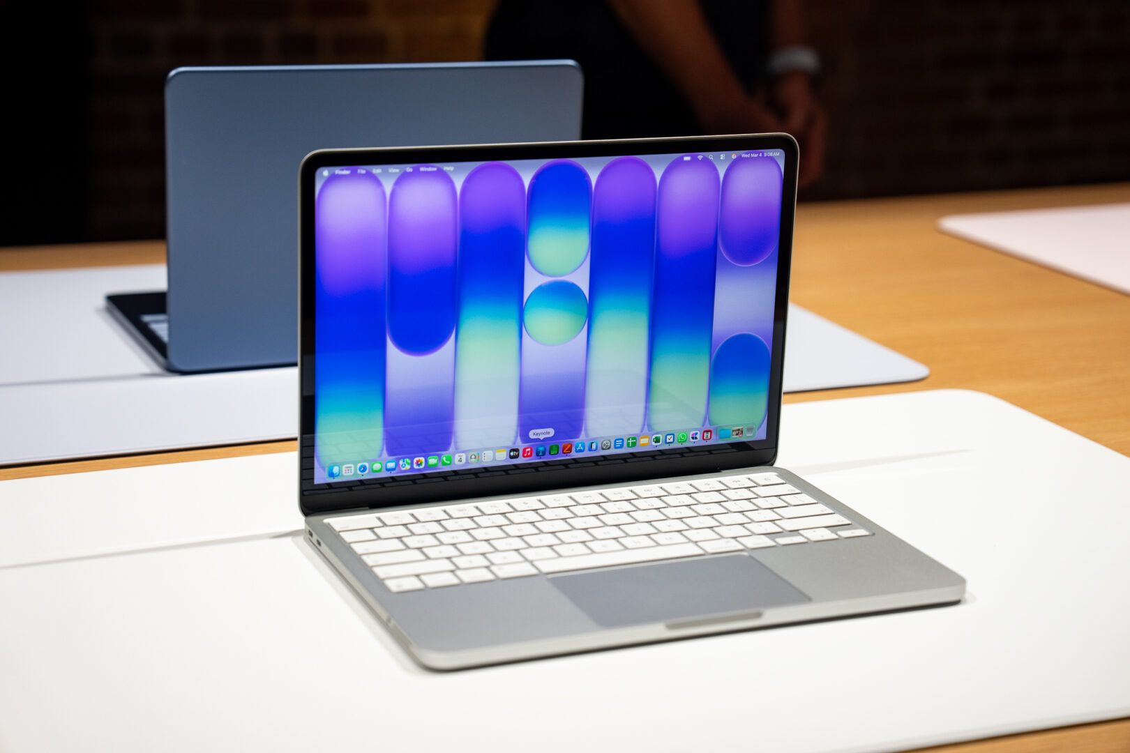 مقارنة بين MacBook Neo وMacBook Air القديم: أيهما الأنسب؟