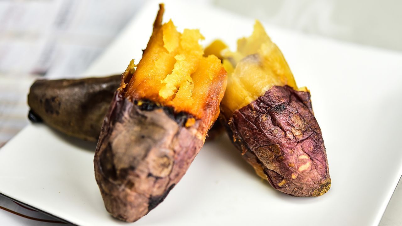 اليابان | البطاطا الحلوة في اليابان… نكهة شتوية تذيب البرد وتداعب الحواس