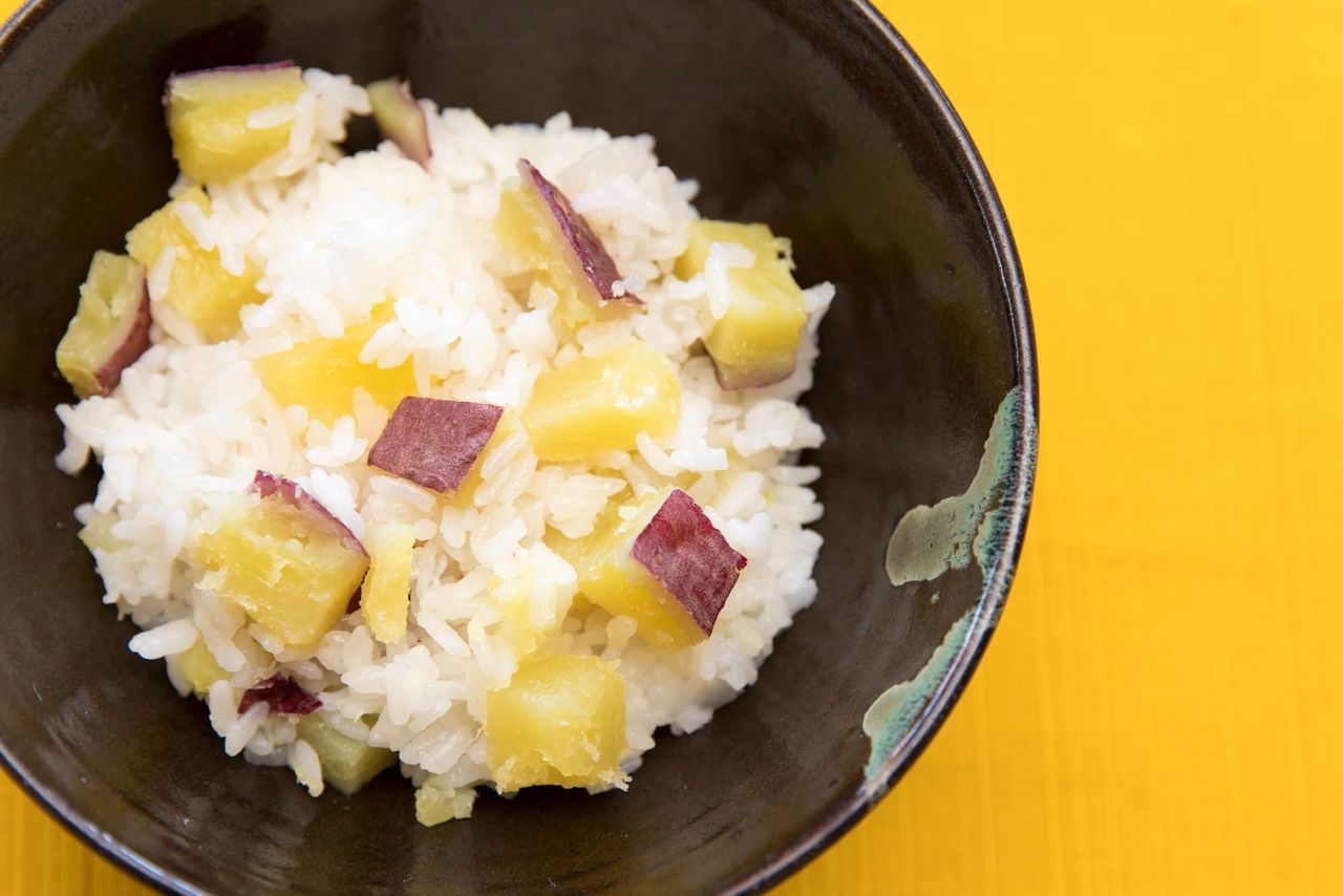 اليابان | البطاطا الحلوة في اليابان… نكهة شتوية تذيب البرد وتداعب الحواس