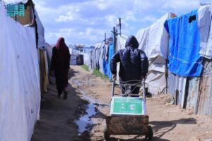 مركز الملك سلمان للإغاثة يوزّع 30 ألف وجبة غذائية في قطاع غزة ضمن الجهود الإنسانية السعودية