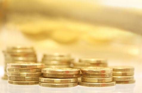 الذهب ينخفض 1% وسط ارتفاع الدولار قبيل بيانات التوظيف