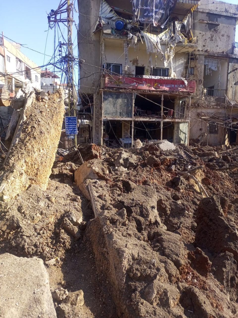 بالفيديو والصور: أحزمة نارية واشتباكات.. تفاصيل محاولة إنزال جوي إسرائيلي شرق لبنان