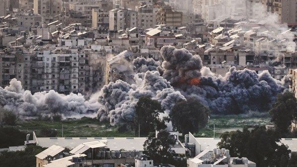 غارات إسرائيلية مكثفة وموجات نزوح واسعة في لبنان