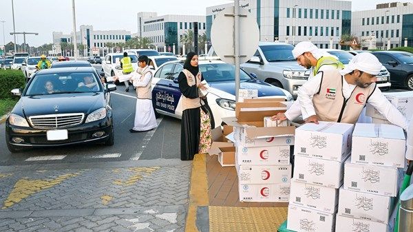 119 ألف وجبة «كـسر الصيام» وزّعها «الهلال» في أبوظبي