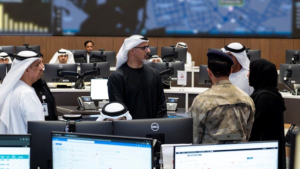 خالد بن محمد بن زايد يتفقد منظومة الجاهزية والاستجابة للطوارئ في مركز قيادة العمليات الطبية الموحدة في أبوظبي