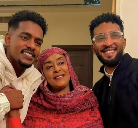 شاهد.. لقطة تجمع المطرب شريف الفحيل بالفنان محمد بشير ووالدته حنان بلوبلو تتصدر “الترند” على السوشيال ميديا والجمهور يصفها بالأجمل في رمضان