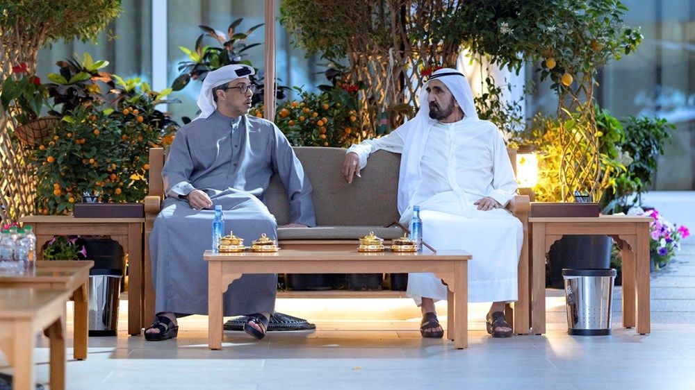 محمد بن راشد يلتقي منصور بن زايد ويبحث معه سبل تعزيز مسيرة التنمية الشاملة في دولة الإمارات