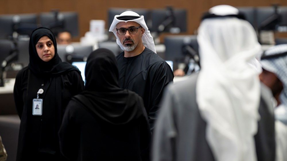 خالد بن محمد بن زايد يتفقد منظومة الجاهزية والاستجابة للطوارئ في مركز قيادة العمليات الطبية الموحدة في أبوظبي