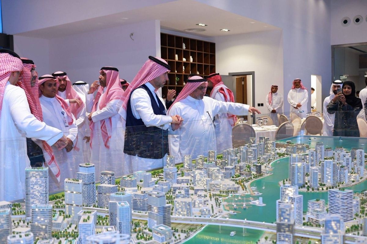 وزير البلديات والإسكان يزور وجهة ألما و يؤكد تكامل الجهود الحكومية و استثمارات القطاع الخاص التنموية