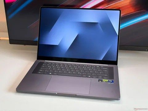 تكنولوجيا: شاشة حاسوب Galaxy Book6 Ultra من سامسونج تتخطى 1000 شمعة والمنافسة تظل أقوى