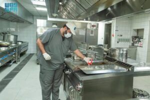 استنفار خدمي في مكة المكرمة لخدمة المعتمرين خلال العشر الأواخر من رمضان