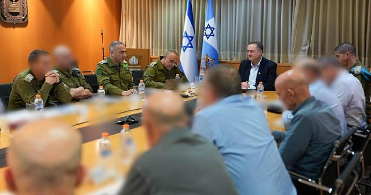 مطاردة الجميع - كاتس يعلن اغتيال السكرتير العسكري الجديد للمرشد الإيراني