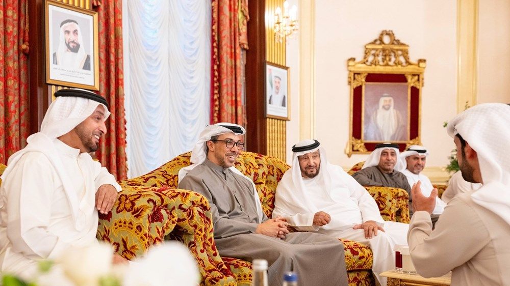 منصور بن زايد يحضر مأدبة إفطار أقامها محمد بن بطي آل حامد