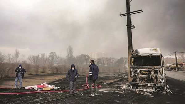 غارات إسرائيلية مكثفة على طهران وأصفهان وجنوب إيران