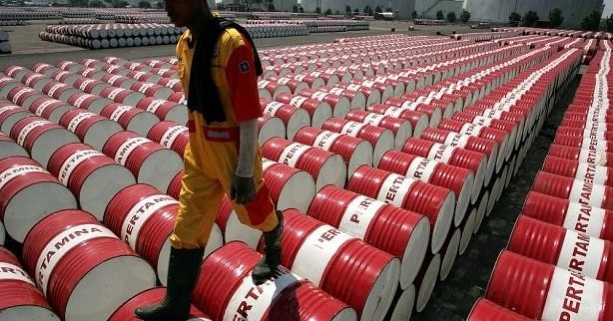 إيران تهدد بإغلاق تدفق النفط وترامب: سنضرب بقوة أكبر