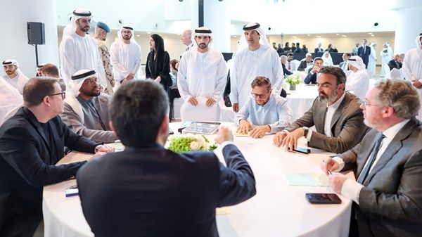 حمدان بن محمد يلتقي قادة الأعمال في دبي لبحث تسريع الزخم الاقتصادي وتعزيز المرونة