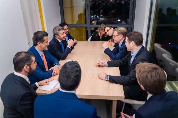 عبدالله بن زايد ووزير الخارجية الألماني يبحثان في نيقوسيا تداعيات الاعتداءات الصاروخية الإيرانية الغاشمة على الإمارات ودول المنطقة