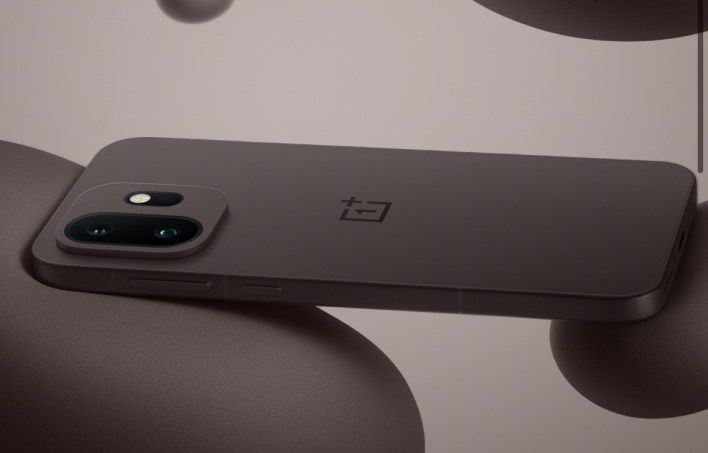 تكنولوجيا: الكشف عن النسخة البيضاء من هاتف OnePlus 15T قبل الإطلاق