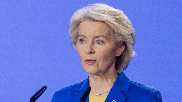 المفوضية الأوروبية: ⁠ملتزمون بالوقوف جانب أوكرانيا