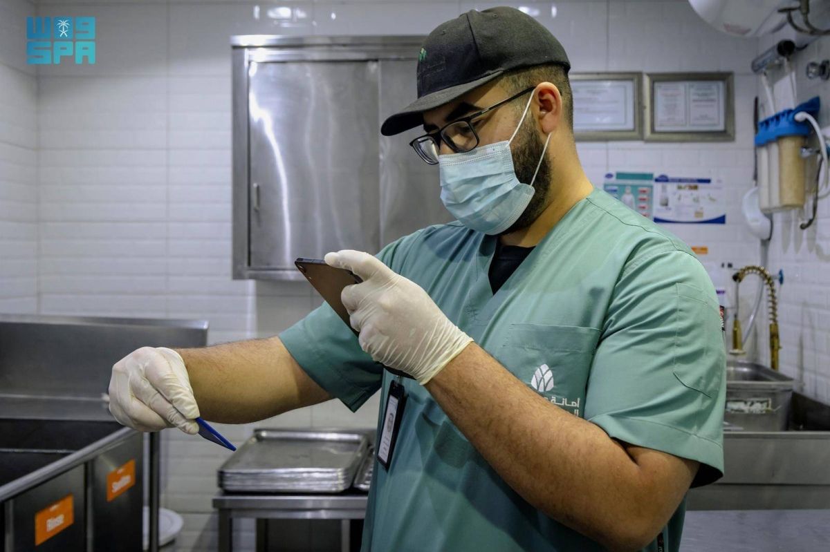 «البلديات والإسكان» ترفع جاهزيتها 
للعشر الأواخر بـ18 ألف كادر و6 آلاف آلية