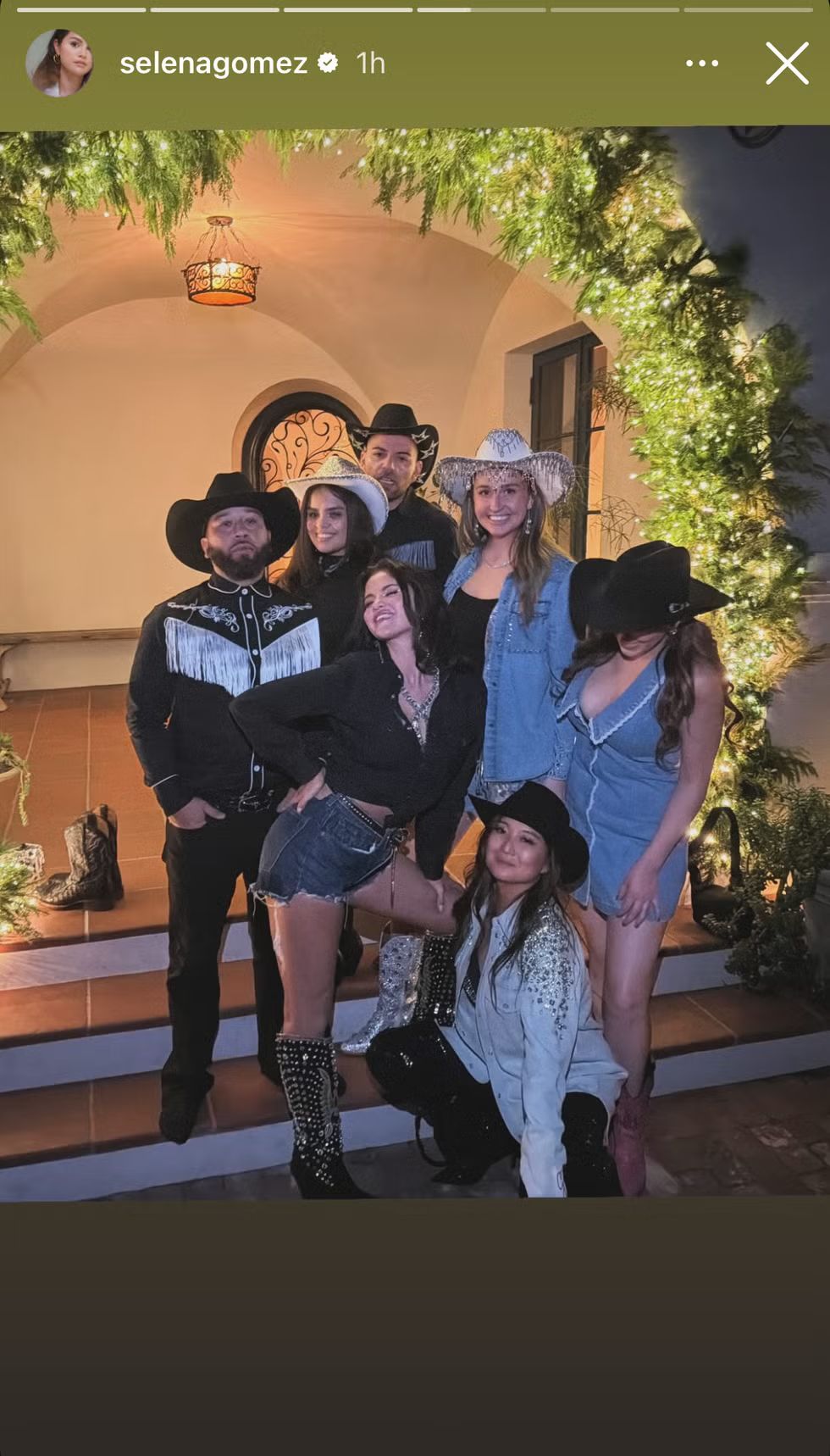 بالصور: أجواء خاصة تجمع سيلينا غوميز بزوجها في احتفال لافت