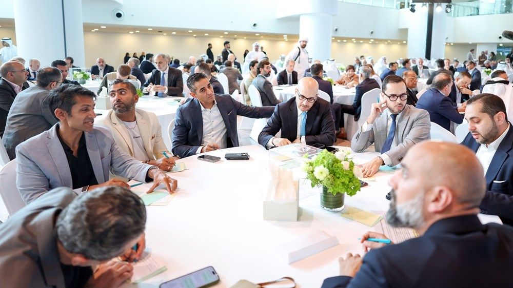 حمدان بن محمد يلتقي قادة الأعمال في دبي لبحث تسريع الزخم الاقتصادي وتعزيز المرونة