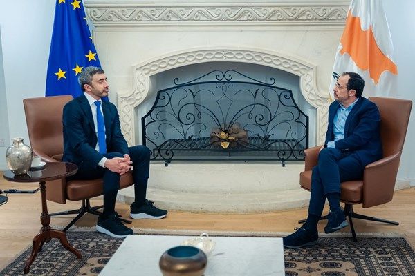 رئيس قبرص يستقبل عبدالله بن زايد ويبحثان العلاقات الاستراتيجية والتطورات الإقليمية