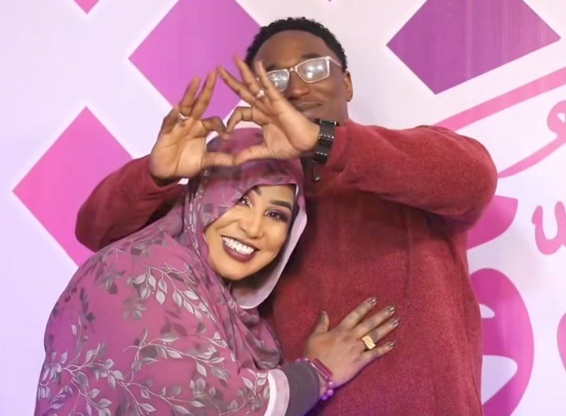 شاهد بالفيديو.. الشاعرة داليا الياس تغني مع نجلها “أمي الله يسلمك” وتسخر من نفسها: (خلاص يا أم كلثوم)