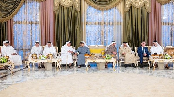 منصور بن زايد يحضر مأدبة إفطار سلطان بن حمدان